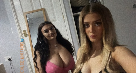 chloeandmegan onlyfans leaked picture 1