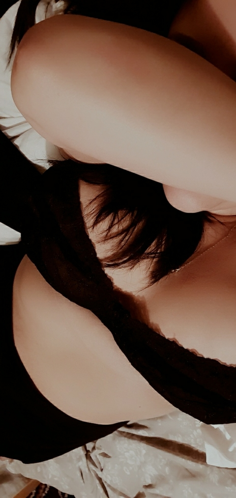 Header of curvyfrenchgirl