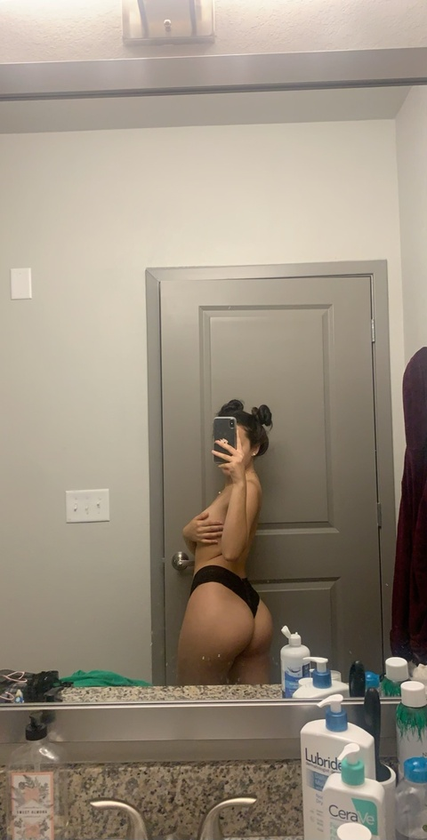 cutecruh onlyfans leaked picture 1