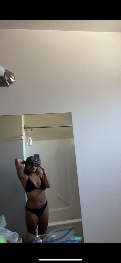 mariac6913 onlyfans leaked picture 1