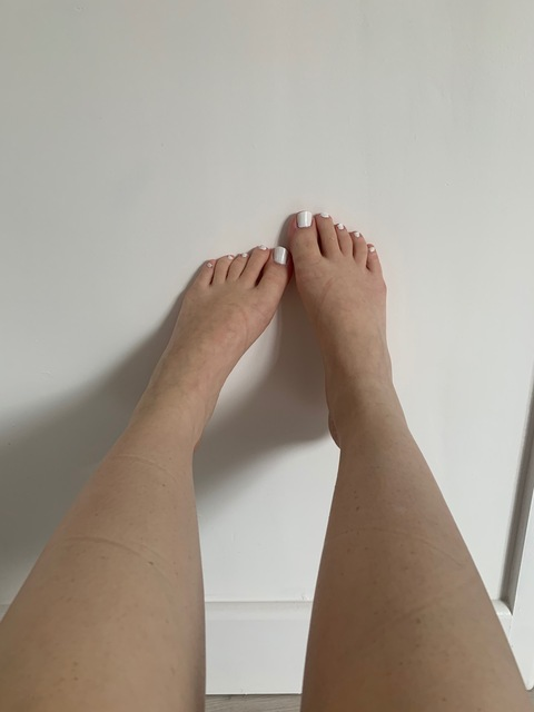 meganspetitefeet onlyfans leaked picture 1