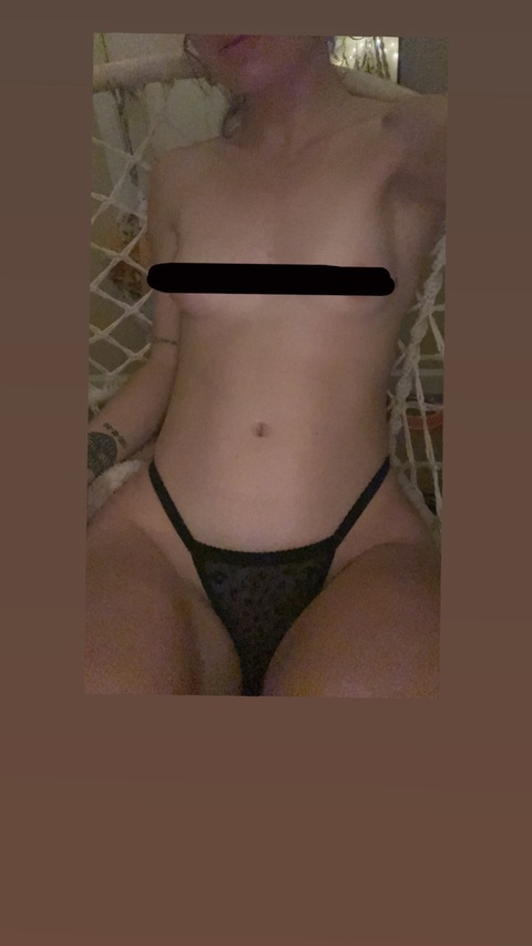 reneexxm0 onlyfans leaked picture 1