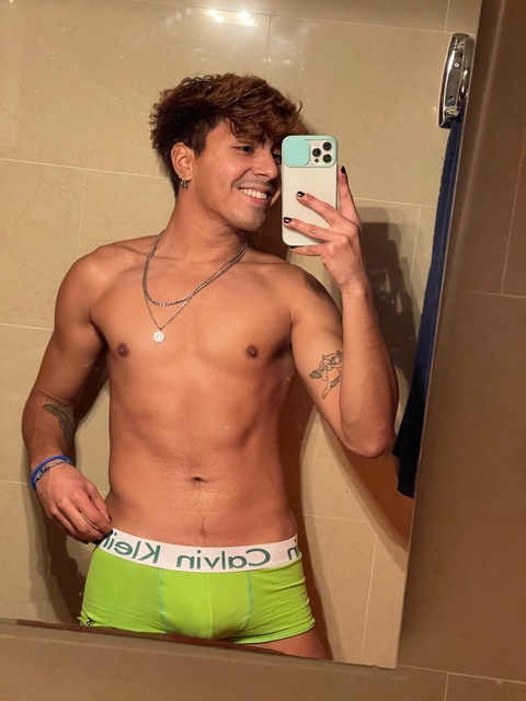 santixxx2 onlyfans leaked picture 1