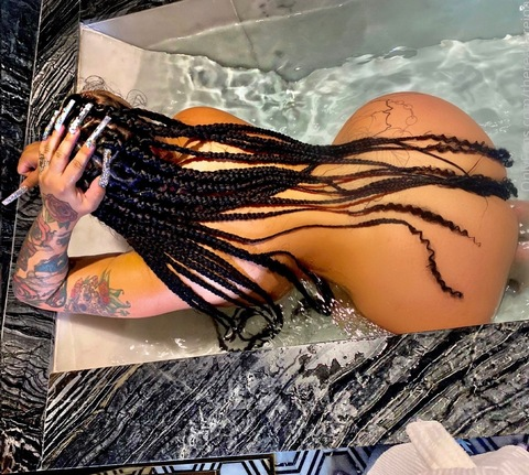 thereallareina onlyfans leaked picture 1